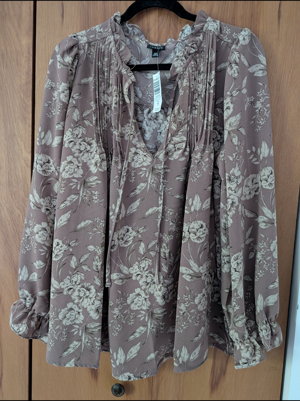 Torrid Floral V-Neck Long Sleeve Flowy Top Dusty Rose Size 00